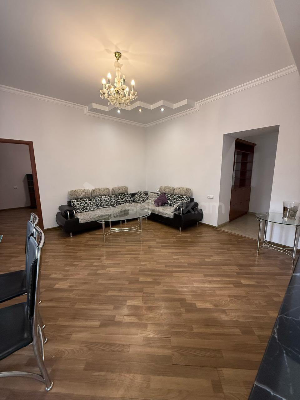 2 Սենյականոց Բնակարան Քարե Շենքում, 65քմ, 4/5 հարկ, Կապիտալ Վերանորոգված, Կահավորված
