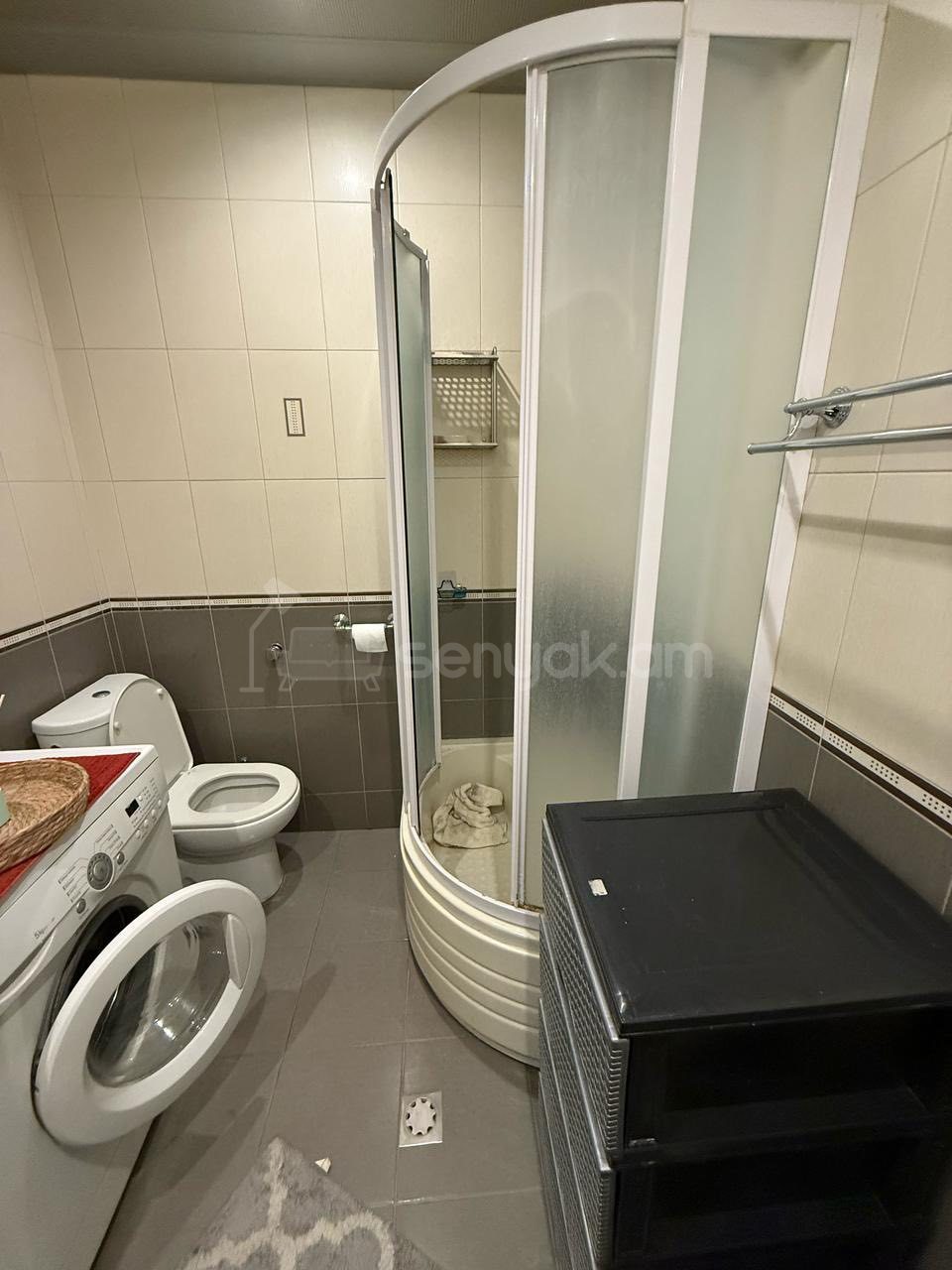 2 Սենյականոց Բնակարան Քարե Շենքում, 65քմ, 4/5 հարկ, Կապիտալ Վերանորոգված, Կահավորված