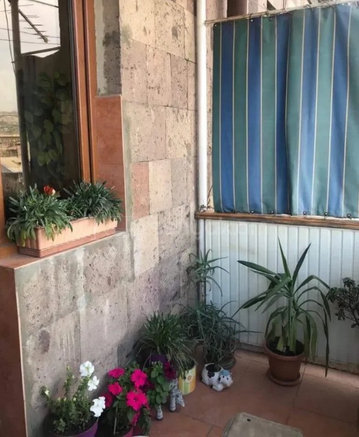3 Սենյականոց Բնակարան Քարե Շենքում, 72քմ, 4/4 հարկ, Կապիտալ Վերանորոգված
