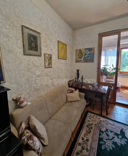 3 Սենյականոց Բնակարան Քարե Շենքում, 72քմ, 4/4 հարկ, Կապիտալ Վերանորոգված