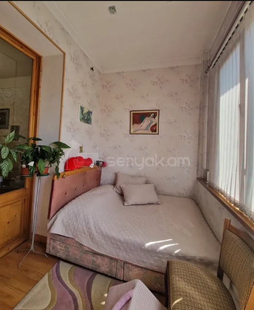3 Սենյականոց Բնակարան Քարե Շենքում, 72քմ, 4/4 հարկ, Կապիտալ Վերանորոգված
