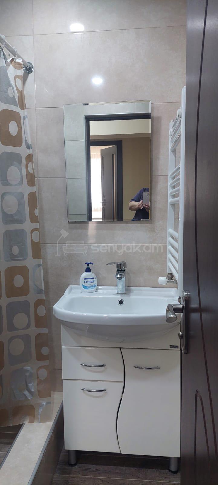 2 Սենյականոց Բնակարան Քարե Շենքում, 58քմ, 4/5 հարկ, Կապիտալ Վերանորոգված, Կահավորված