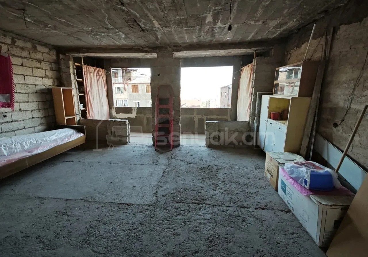 3 Սենյականոց Բնակարան Քարե Շենքում, 104քմ, 3/5 հարկ, Կապիտալ Վերանորոգված