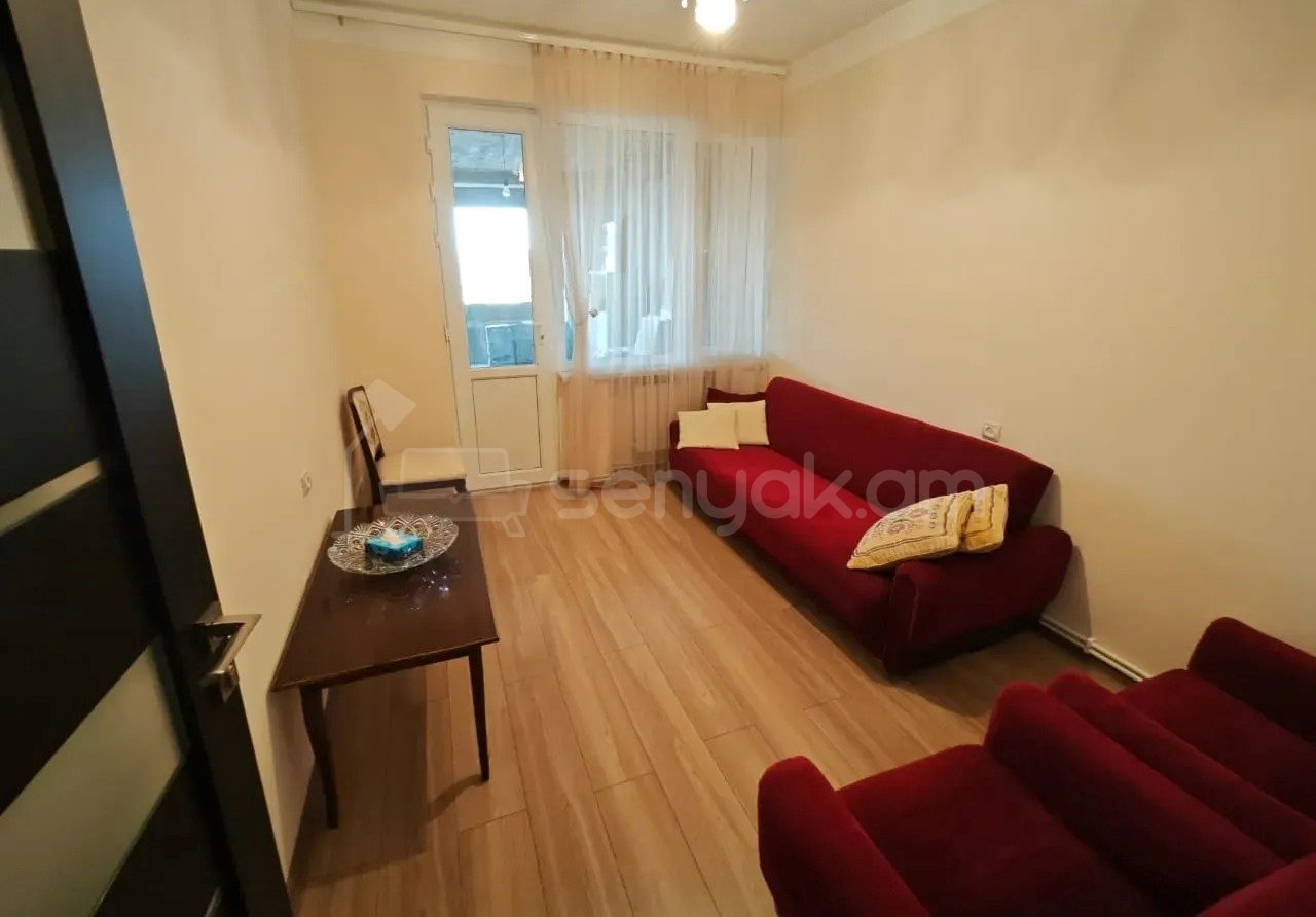 3 Սենյականոց Բնակարան Քարե Շենքում, 104քմ, 3/5 հարկ, Կապիտալ Վերանորոգված