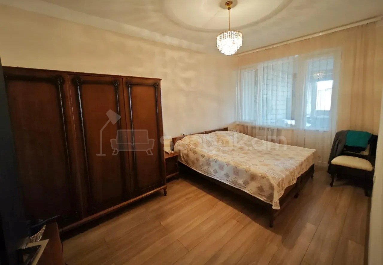3 Սենյականոց Բնակարան Քարե Շենքում, 104քմ, 3/5 հարկ, Կապիտալ Վերանորոգված