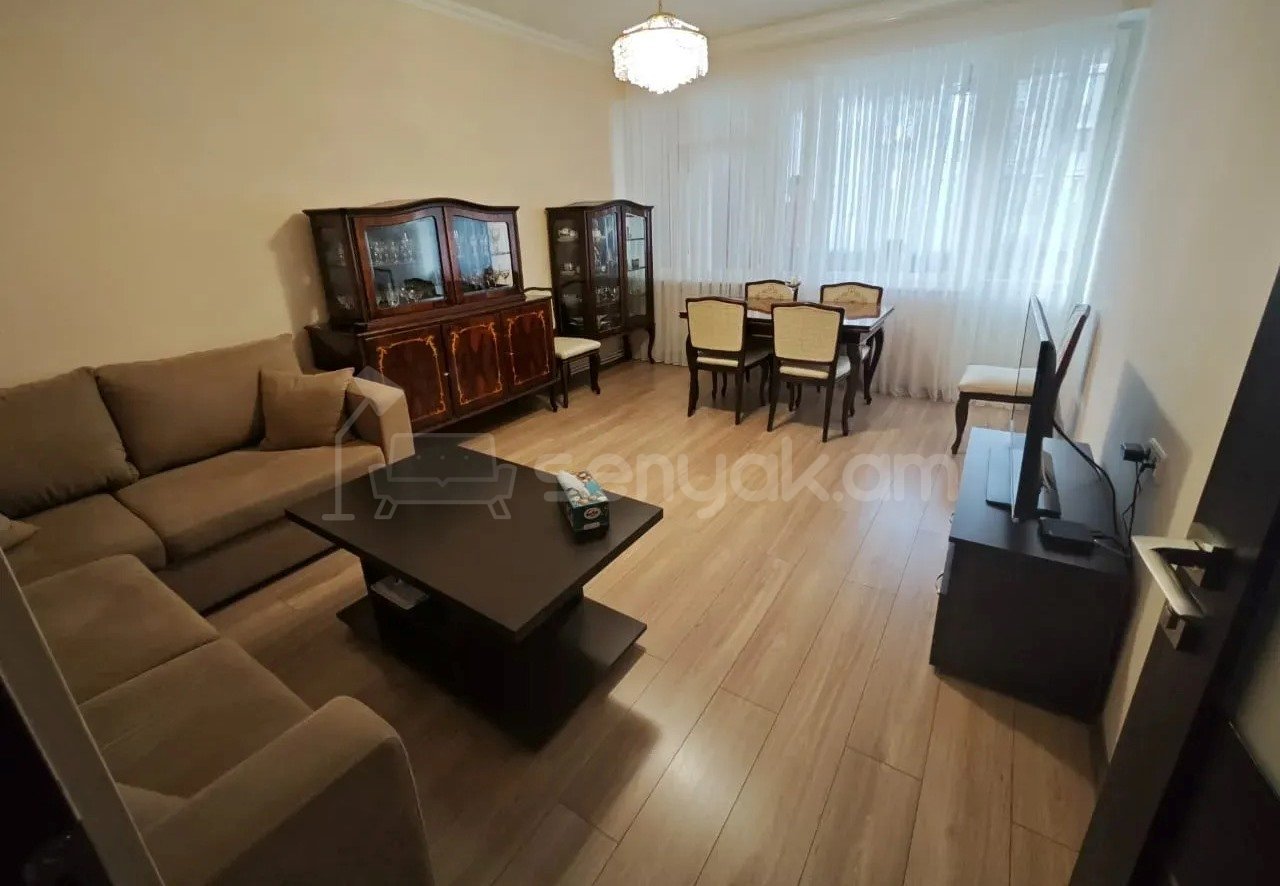 3 Սենյականոց Բնակարան Քարե Շենքում, 104քմ, 3/5 հարկ, Կապիտալ Վերանորոգված
