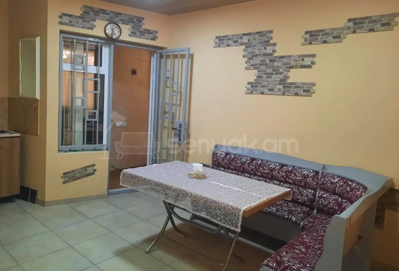 4 Սենյականոց Բնակարան Քարե Շենքում, 127քմ, 2/5 հարկ, Կապիտալ Վերանորոգված, Կահավորված
