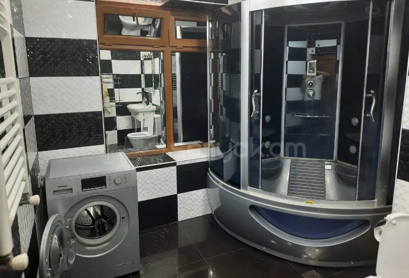 4 Սենյականոց Բնակարան Քարե Շենքում, 127քմ, 2/5 հարկ, Կապիտալ Վերանորոգված, Կահավորված