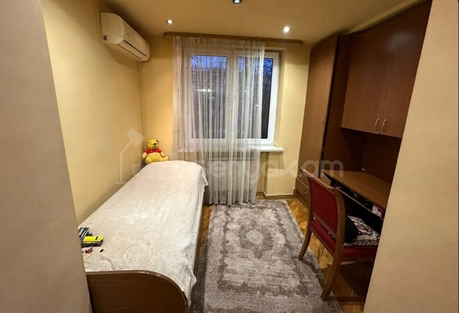 3 Սենյականոց Բնակարան Քարե Շենքում, 74քմ, 3/5 հարկ, Կապիտալ Վերանորոգված