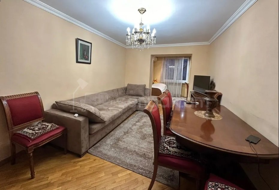 3 Սենյականոց Բնակարան Քարե Շենքում, 74քմ, 3/5 հարկ, Կապիտալ Վերանորոգված