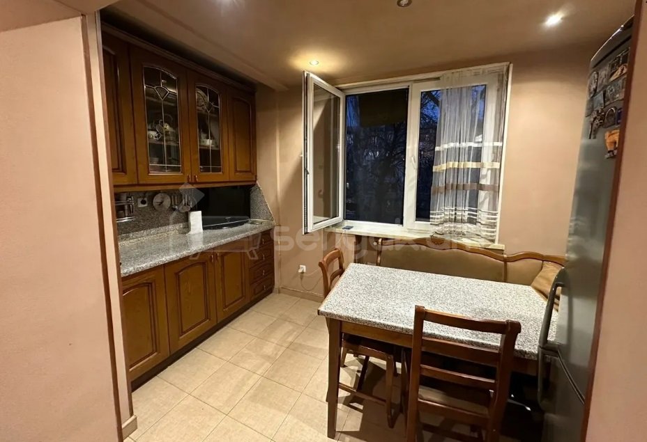 3 Սենյականոց Բնակարան Քարե Շենքում, 74քմ, 3/5 հարկ, Կապիտալ Վերանորոգված