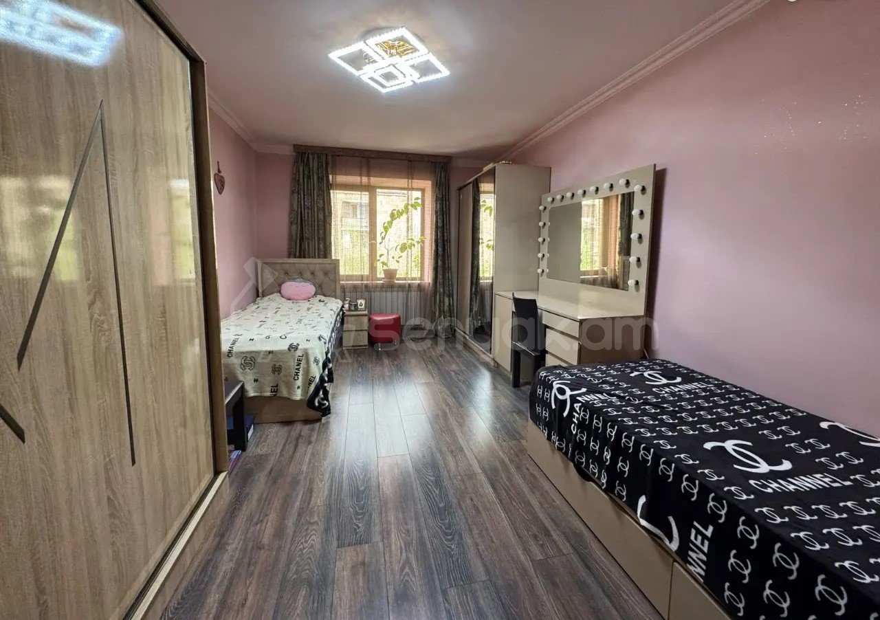 3 Սենյականոց Բնակարան Քարե Շենքում, 74քմ, 3/5 հարկ, Կապիտալ Վերանորոգված