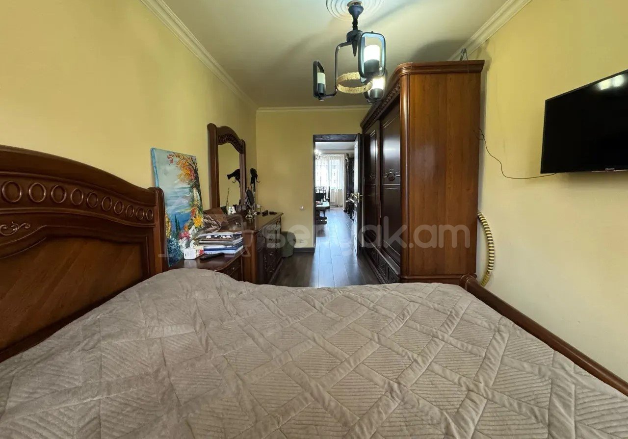3 Սենյականոց Բնակարան Քարե Շենքում, 74քմ, 3/5 հարկ, Կապիտալ Վերանորոգված