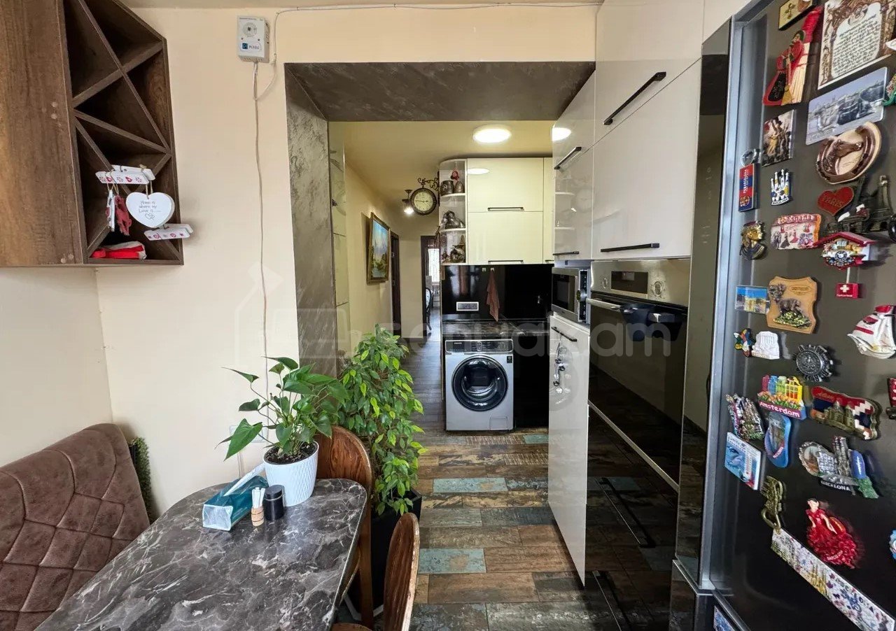 3 Սենյականոց Բնակարան Քարե Շենքում, 74քմ, 3/5 հարկ, Կապիտալ Վերանորոգված