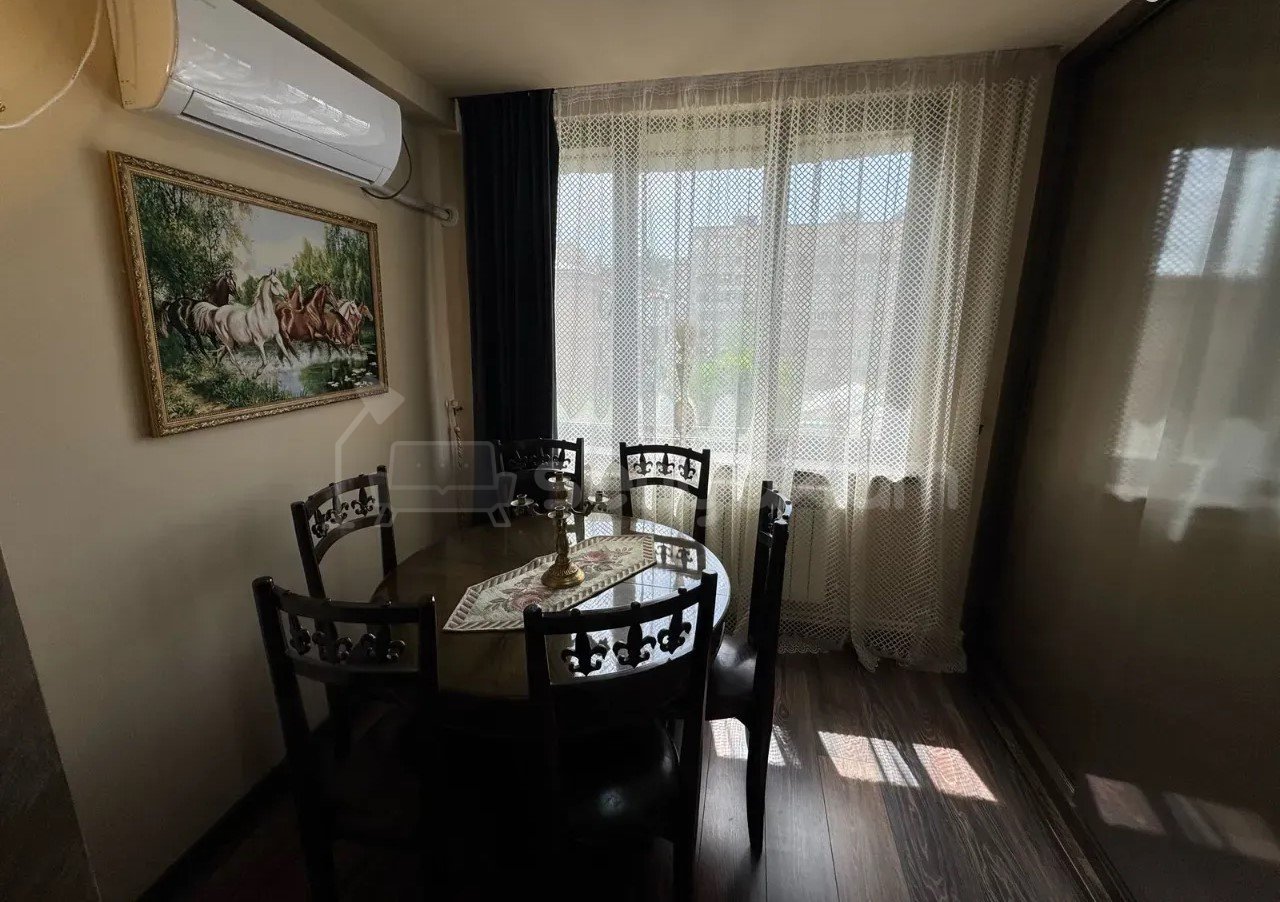 3 Սենյականոց Բնակարան Քարե Շենքում, 74քմ, 3/5 հարկ, Կապիտալ Վերանորոգված