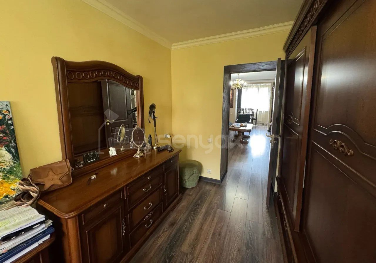 3 Սենյականոց Բնակարան Քարե Շենքում, 74քմ, 3/5 հարկ, Կապիտալ Վերանորոգված