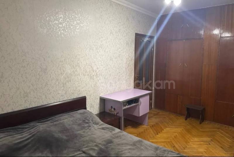 4 Սենյականոց Բնակարան Քարե Շենքում, 75քմ, 3/5 հարկ, Կոսմետիկ Վերանորոգված