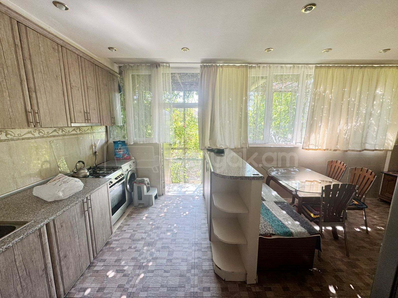3 Սենյականոց Բնակարան Քարե Շենքում, 100քմ, 1/5 հարկ, Կապիտալ Վերանորոգված, Կահավորված, Արևկող