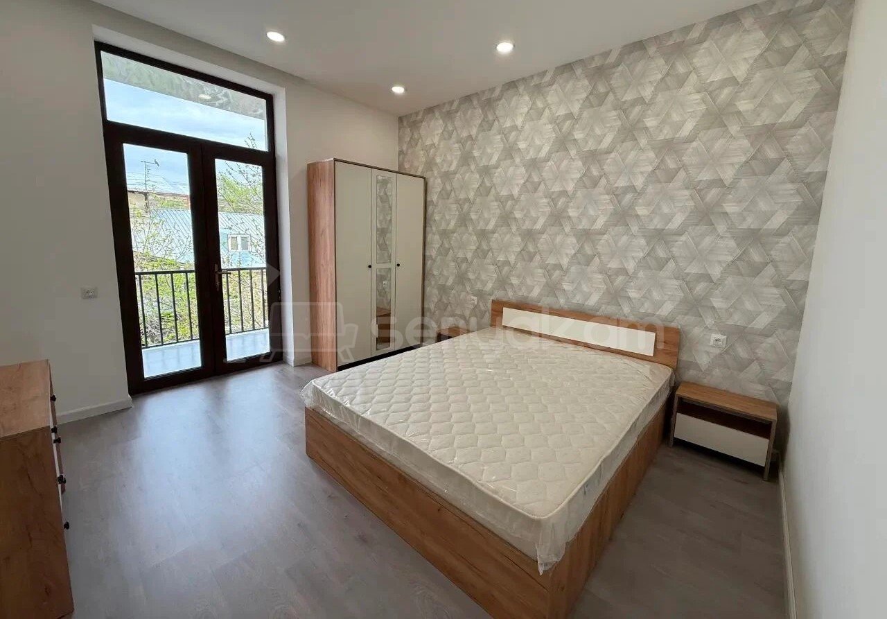 2 Սենյականոց Բնակարան Քարե Շենքում, 54քմ, 3/3 հարկ, Կապիտալ Վերանորոգված
