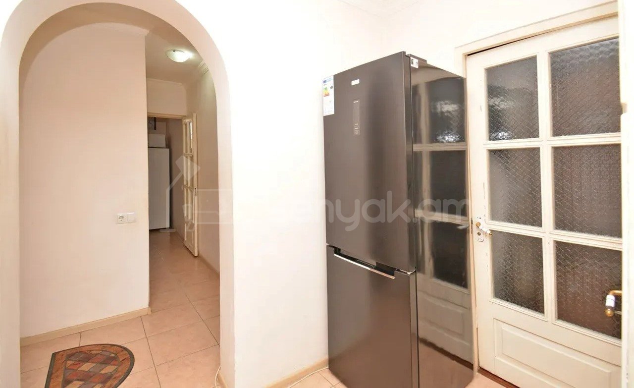 3 Սենյականոց Բնակարան Քարե Շենքում, 74քմ, 4/4 հարկ, Նորմալ Վիճակում