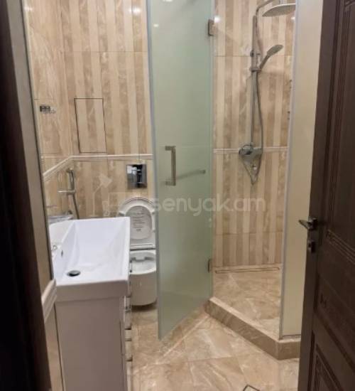 3 Սենյականոց Բնակարան Քարե Շենքում, 80քմ, 3/4 հարկ, Կապիտալ Վերանորոգված, Կահավորված, Արևկող