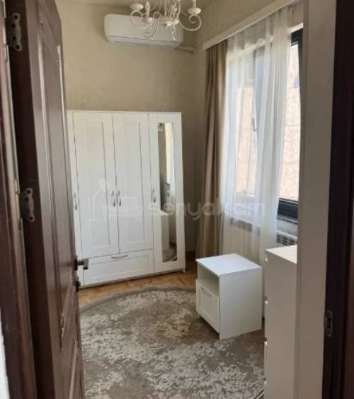 3 Սենյականոց Բնակարան Քարե Շենքում, 80քմ, 3/4 հարկ, Կապիտալ Վերանորոգված, Կահավորված, Արևկող