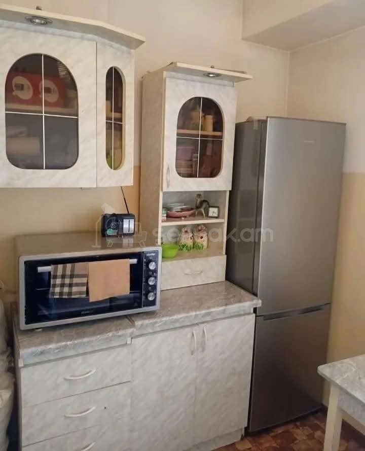 1 Սենյականոց Բնակարան, 40քմ, 5/9 հարկ, Պետական Վիճակում