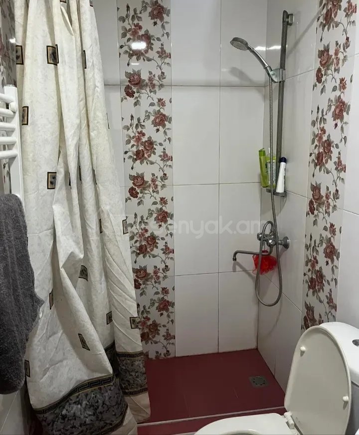 2 Սենյականոց Բնակարան Քարե Շենքում, 56քմ, 1/1 հարկ, Նորմալ Վիճակում, Կահավորված