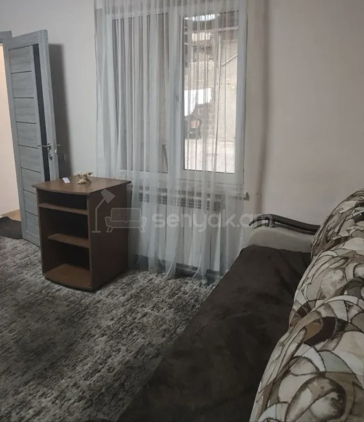 2 Սենյականոց Բնակարան Քարե Շենքում, 6քմ, 1/1 հարկ, Կապիտալ Վերանորոգված, Կահավորված