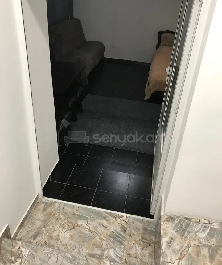 2 Սենյականոց Բնակարան Քարե Շենքում, 6քմ, 1/1 հարկ, Կապիտալ Վերանորոգված, Կահավորված