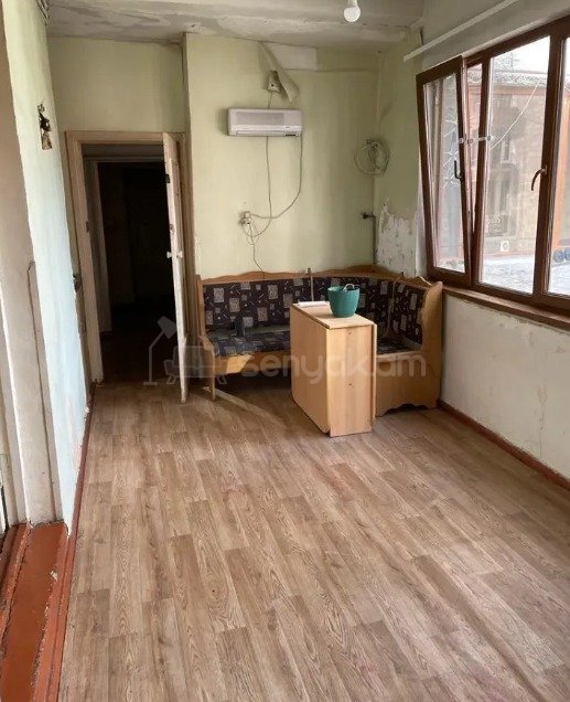 3 Սենյականոց Բնակարան, 100քմ, 4/10 հարկ, Պետական Վիճակում