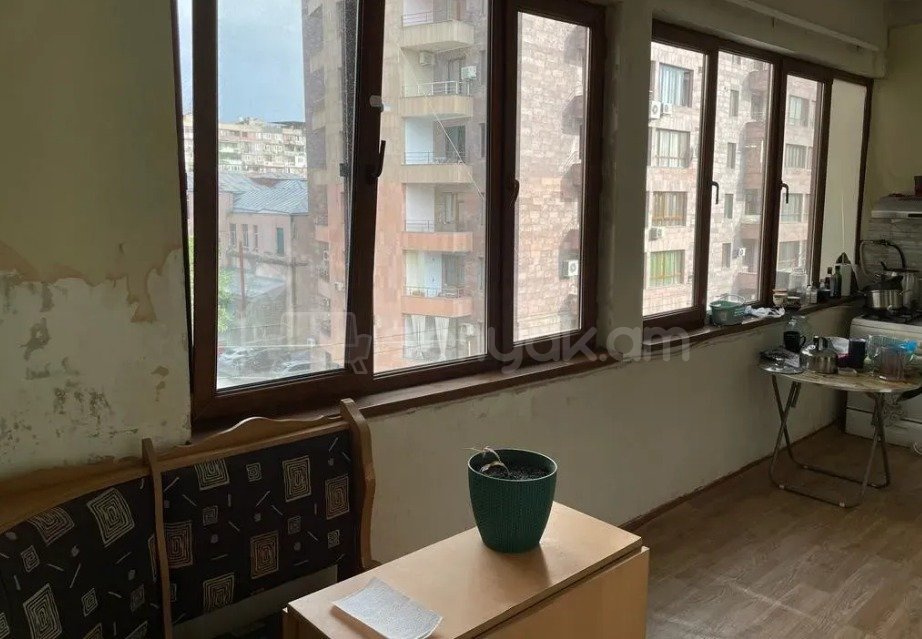 3 Սենյականոց Բնակարան, 100քմ, 4/10 հարկ, Պետական Վիճակում