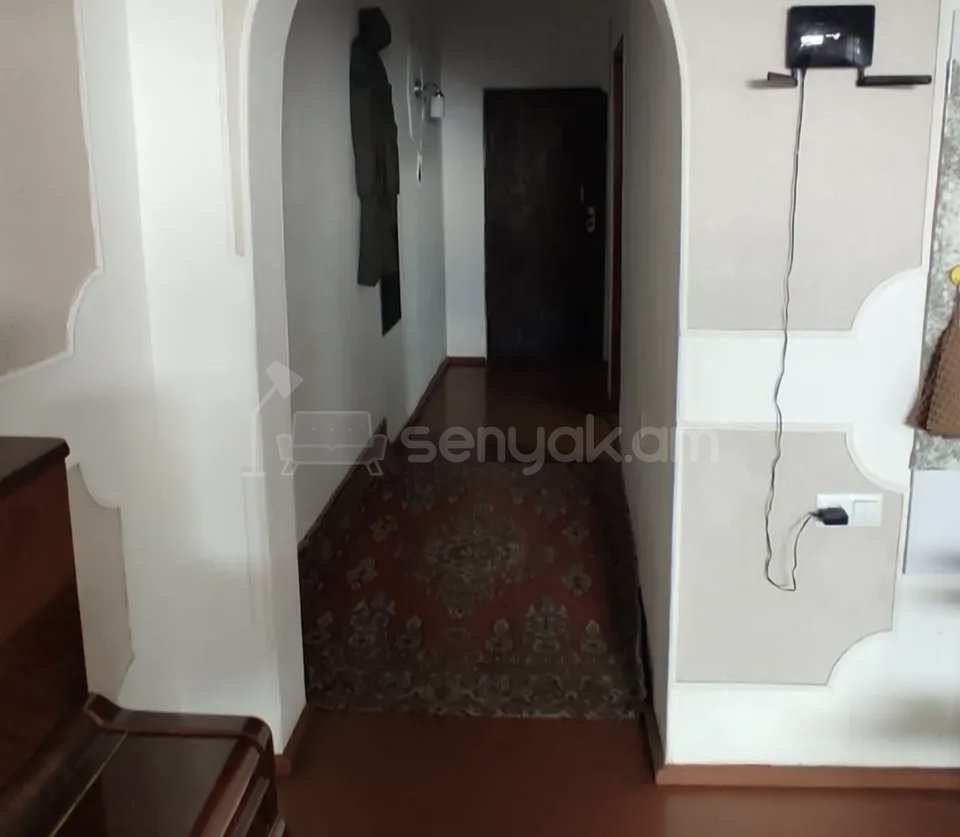 2 Սենյականոց Բնակարան Քարե Շենքում, 45քմ, 1/1 հարկ, Նորմալ Վիճակում, Կահավորված