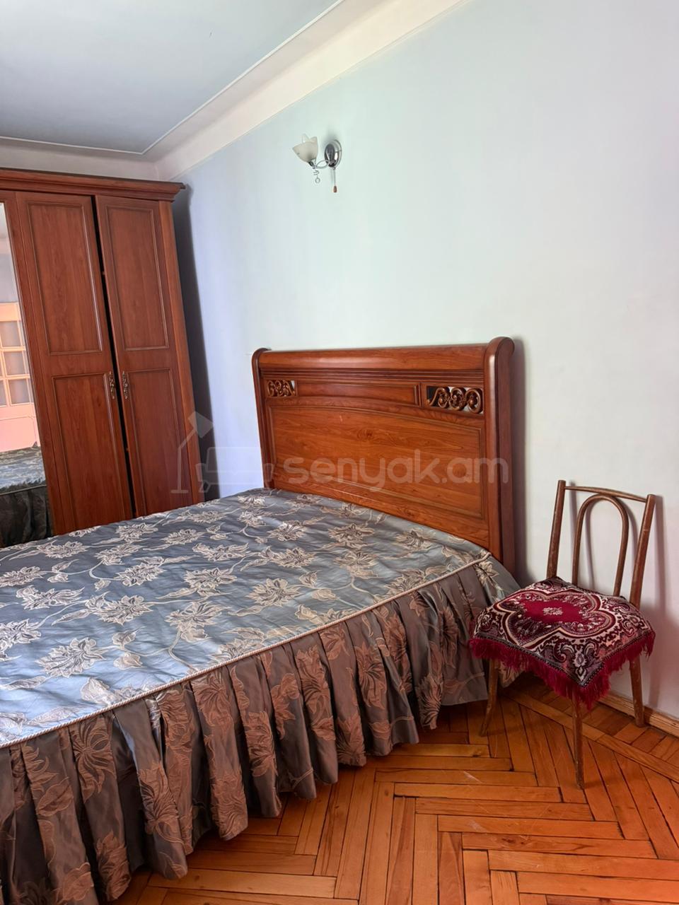 3 Սենյականոց Բնակարան Քարե Շենքում, 80քմ, 2/5 հարկ, Կապիտալ Վերանորոգված, Կահավորված
