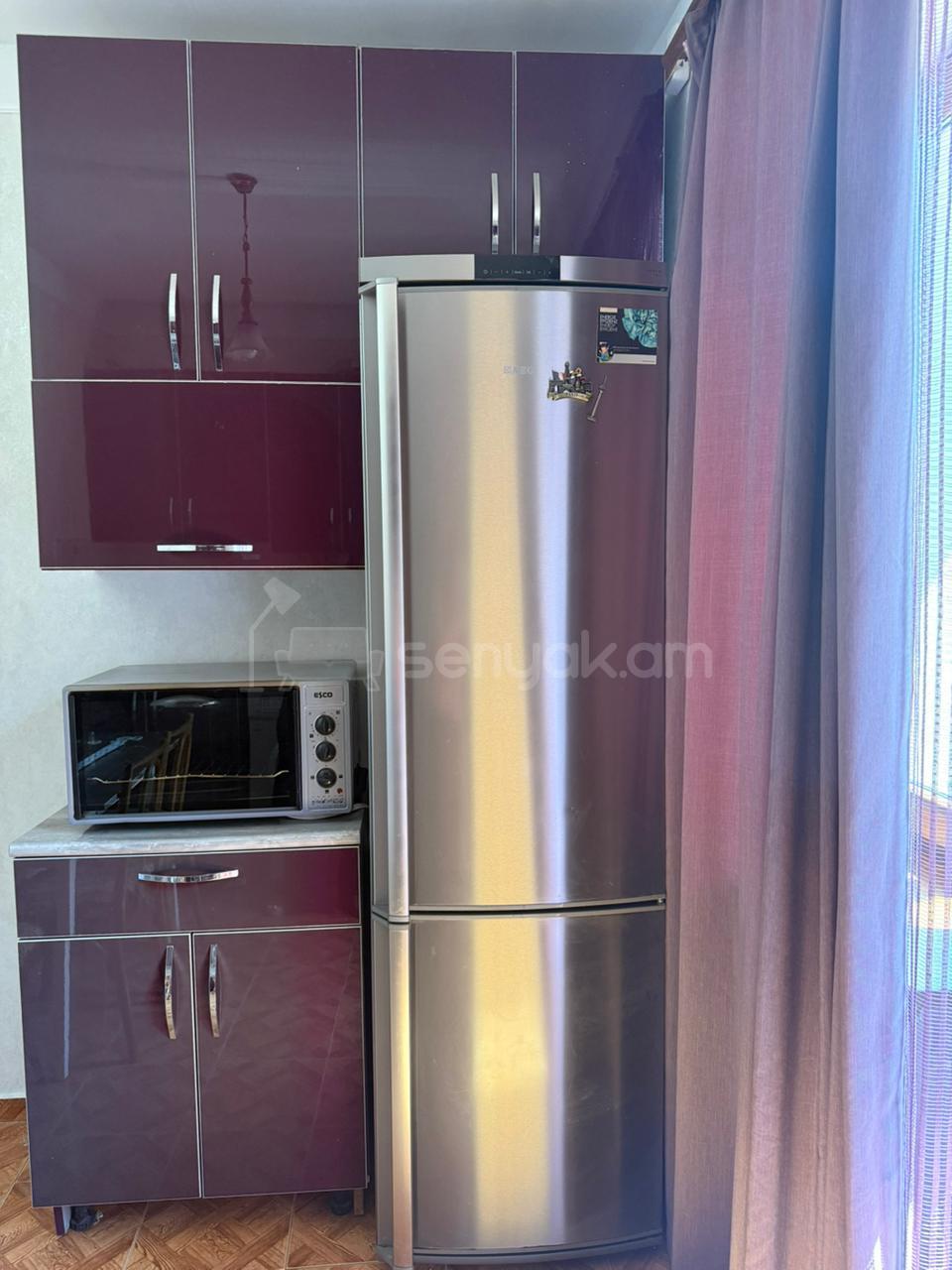 3 Սենյականոց Բնակարան Քարե Շենքում, 80քմ, 2/5 հարկ, Կապիտալ Վերանորոգված, Կահավորված