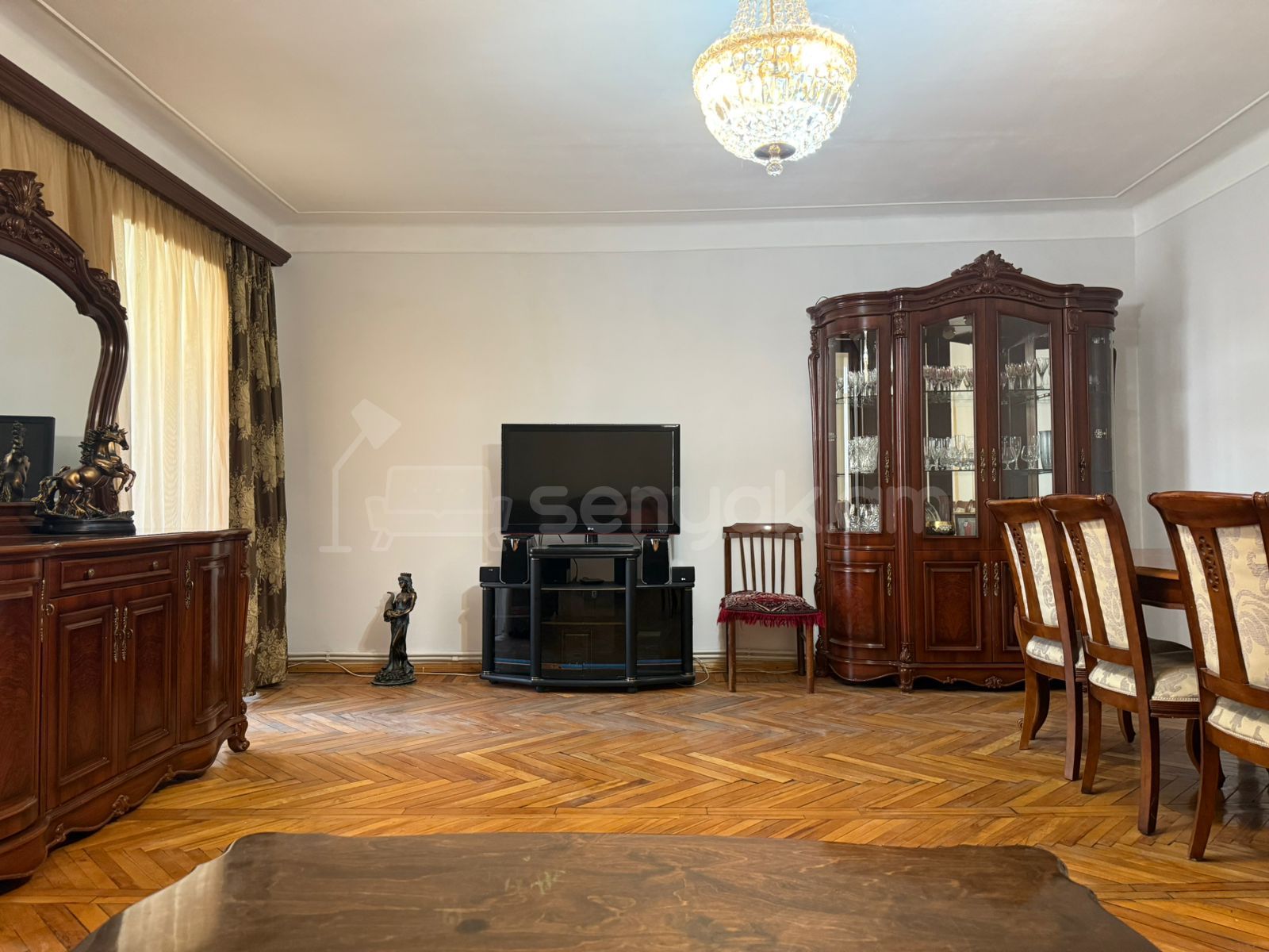 3 Սենյականոց Բնակարան Քարե Շենքում, 80քմ, 2/5 հարկ, Կապիտալ Վերանորոգված, Կահավորված