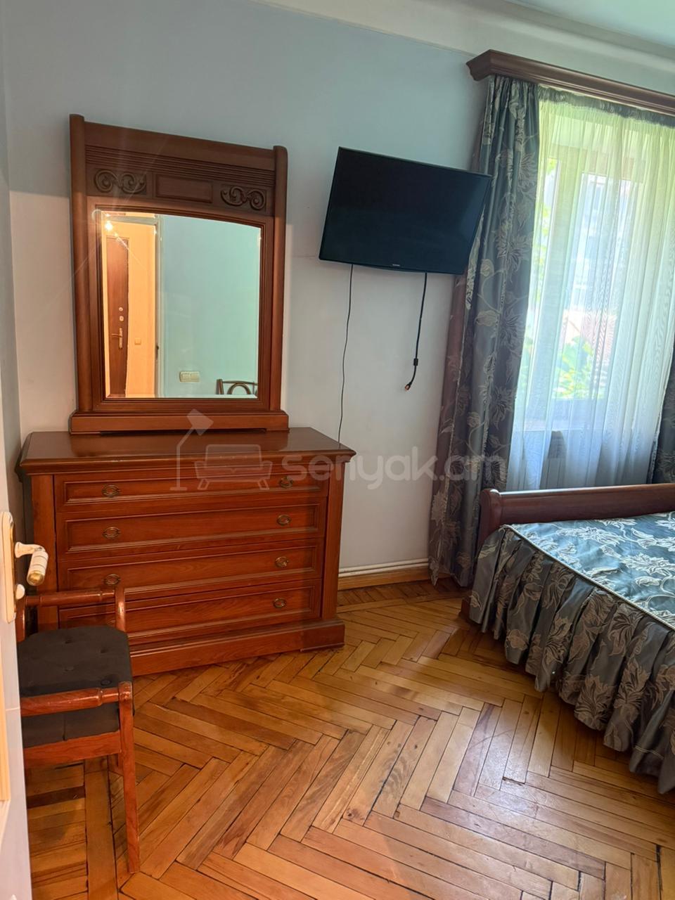 3 Սենյականոց Բնակարան Քարե Շենքում, 80քմ, 2/5 հարկ, Կապիտալ Վերանորոգված, Կահավորված