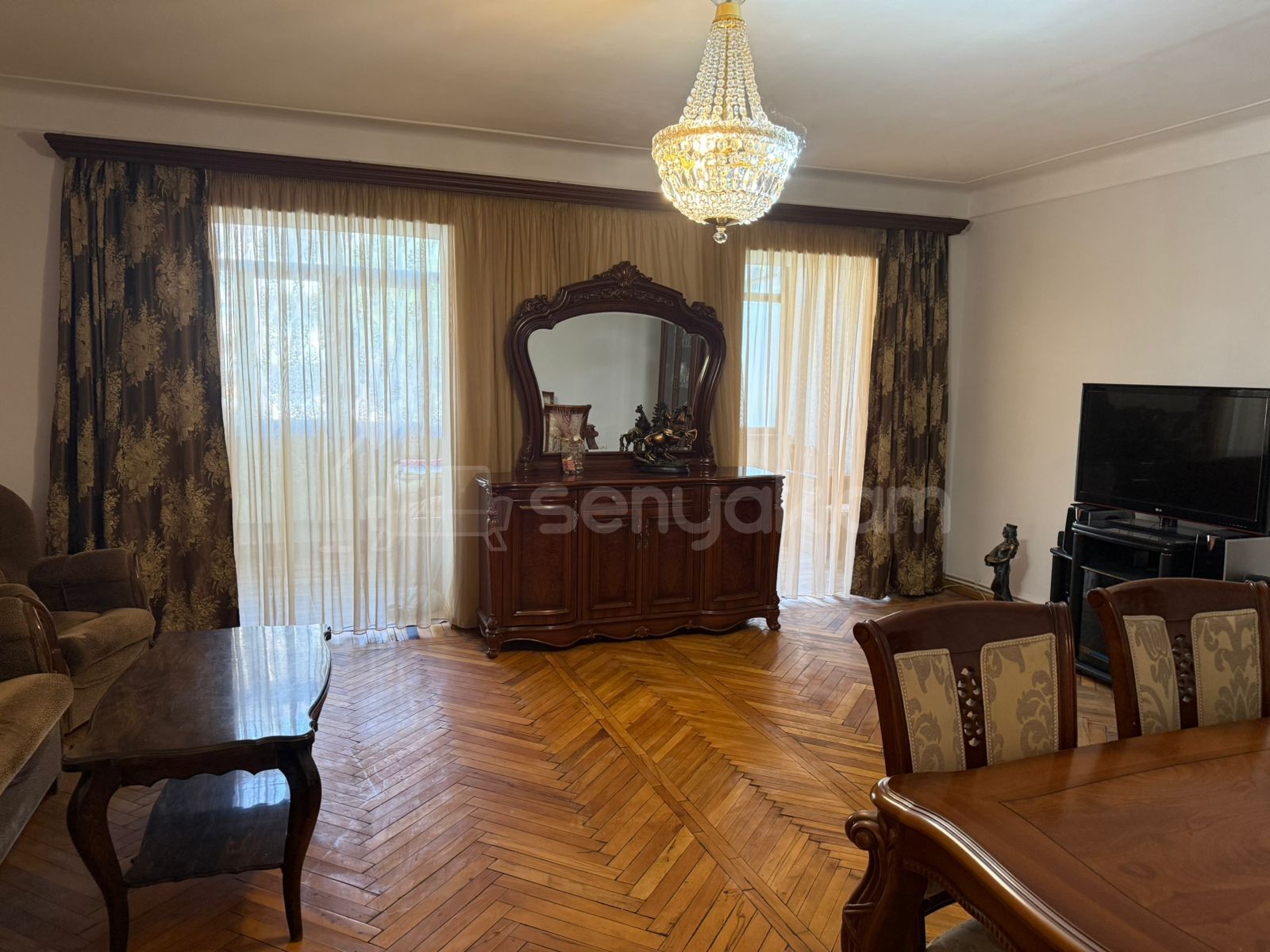 3 Սենյականոց Բնակարան Քարե Շենքում, 80քմ, 2/5 հարկ, Կապիտալ Վերանորոգված, Կահավորված