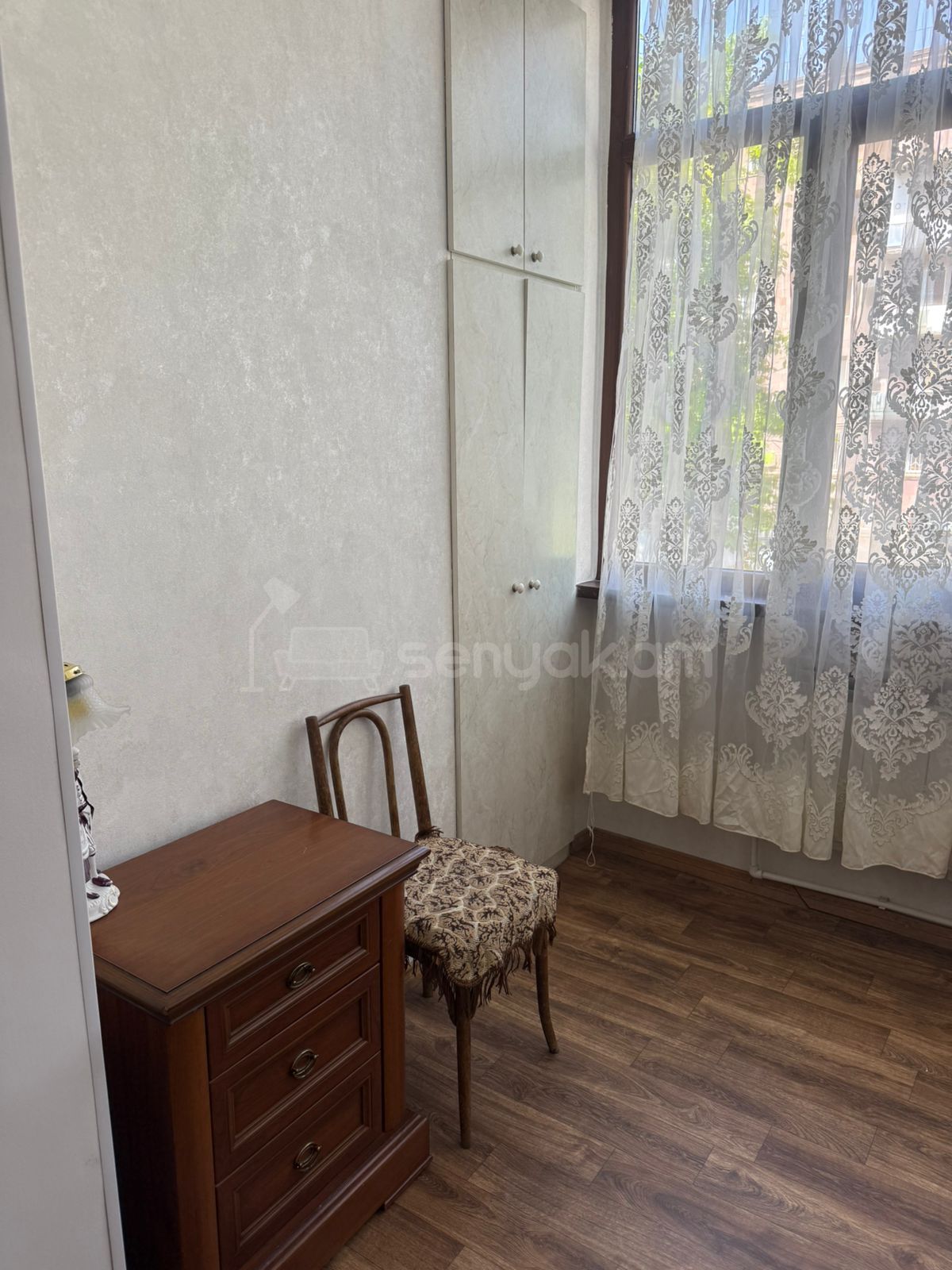 3 Սենյականոց Բնակարան Քարե Շենքում, 80քմ, 2/5 հարկ, Կապիտալ Վերանորոգված, Կահավորված