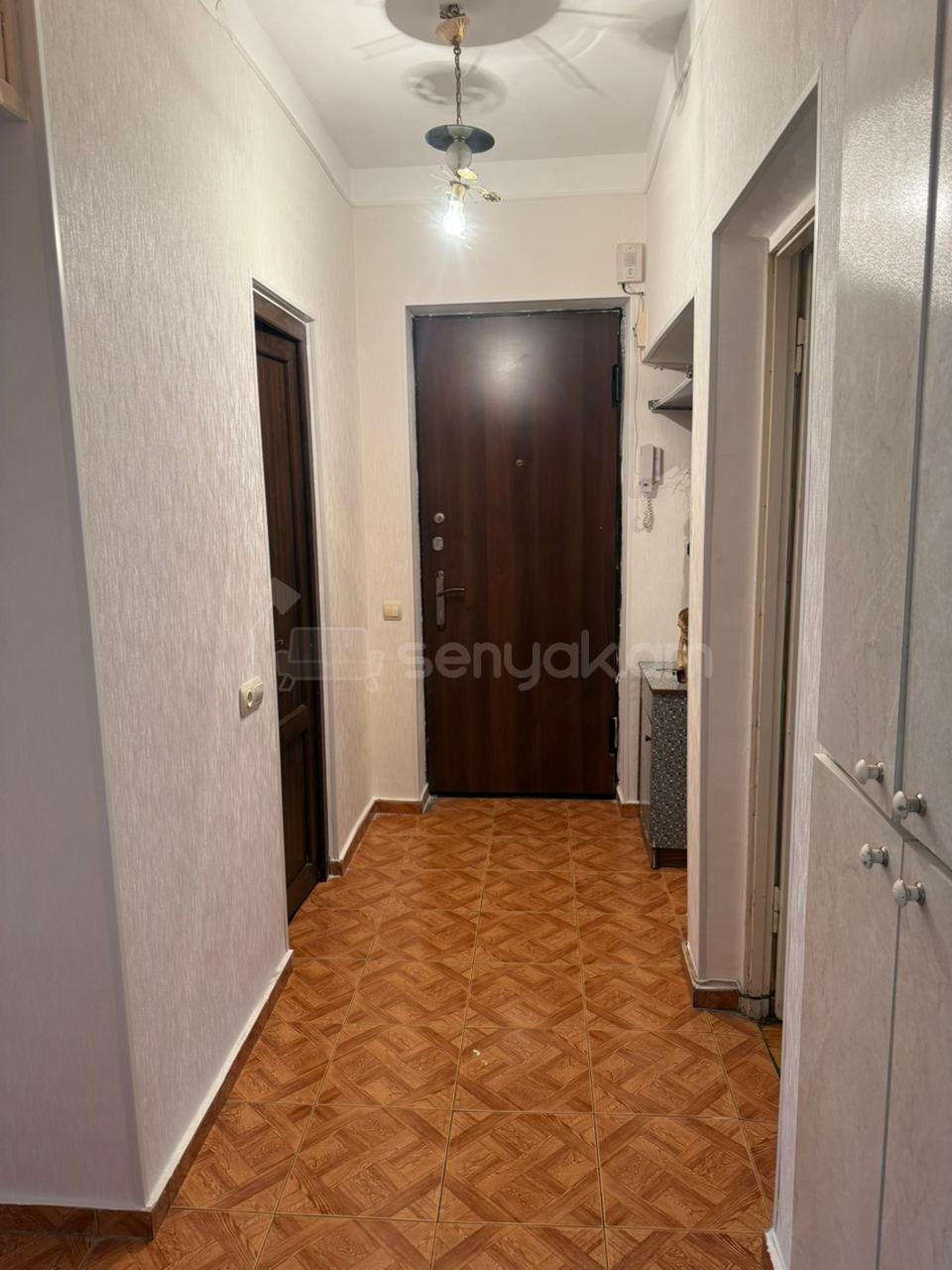 3 Սենյականոց Բնակարան Քարե Շենքում, 80քմ, 2/5 հարկ, Կապիտալ Վերանորոգված, Կահավորված