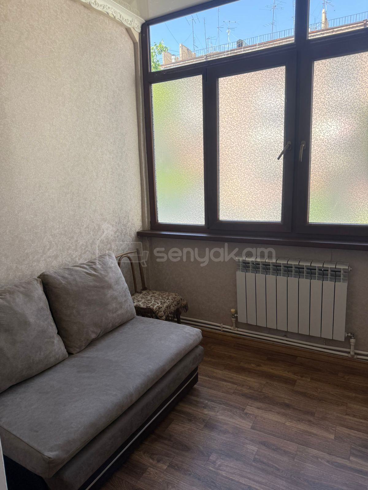 3 Սենյականոց Բնակարան Քարե Շենքում, 80քմ, 2/5 հարկ, Կապիտալ Վերանորոգված, Կահավորված