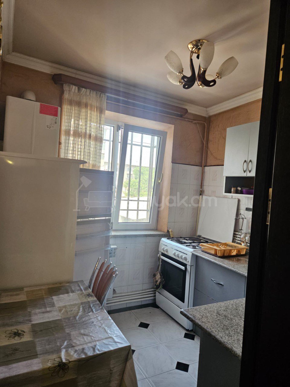 2 Սենյականոց Բնակարան Քարե Շենքում, 50քմ, 2/4 հարկ, Նորմալ Վիճակում, Կահավորված, Արևկող