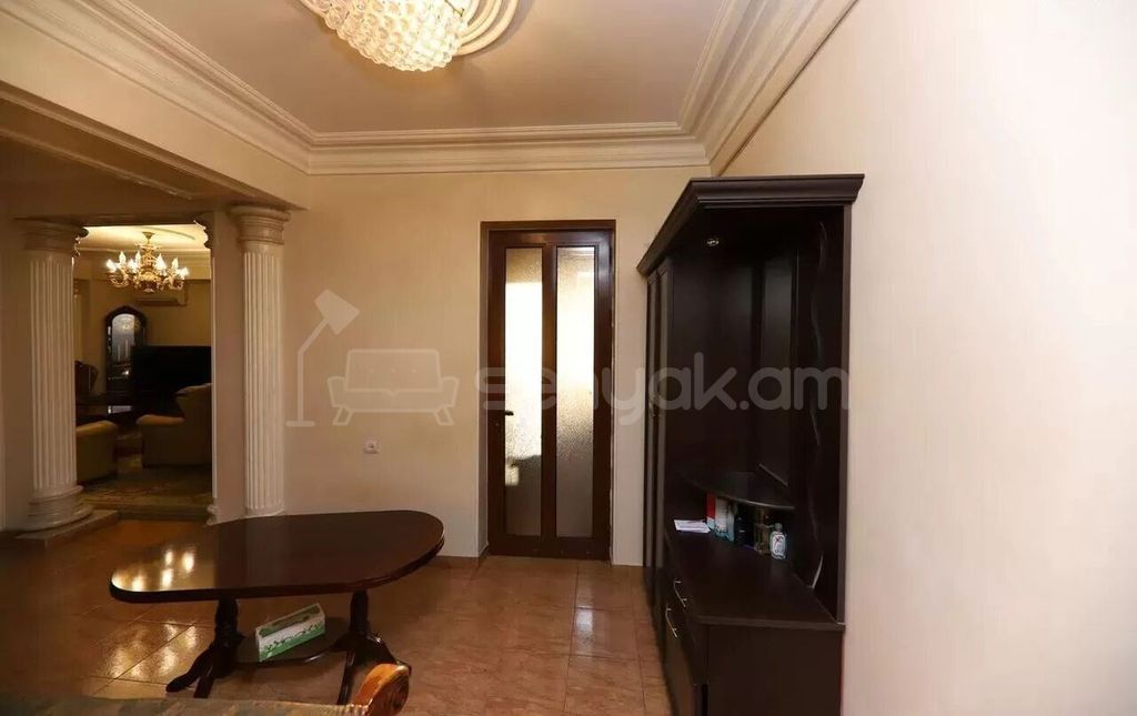 4 Սենյականոց Բնակարան, 102քմ, 9/10 հարկ, Նորմալ Վիճակում
