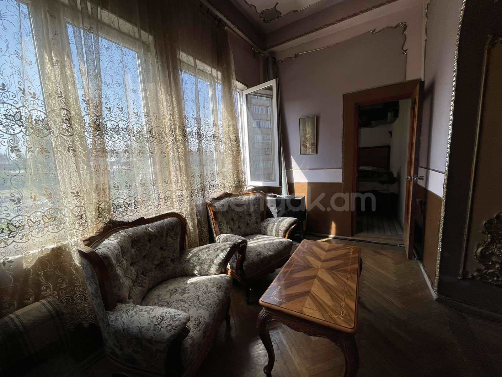 3 Սենյականոց Բնակարան Քարե Շենքում, 70քմ, 4/5 հարկ, Կոսմետիկ Վերանորոգված