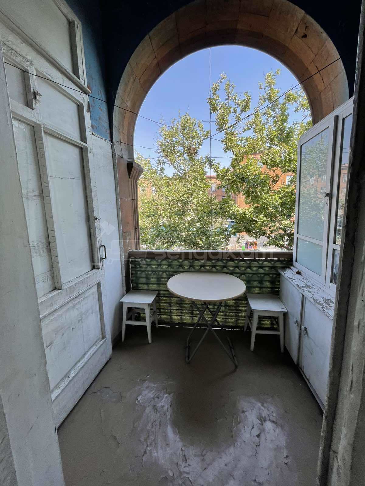 3 Սենյականոց Բնակարան Քարե Շենքում, 70քմ, 4/5 հարկ, Նորմալ Վիճակում