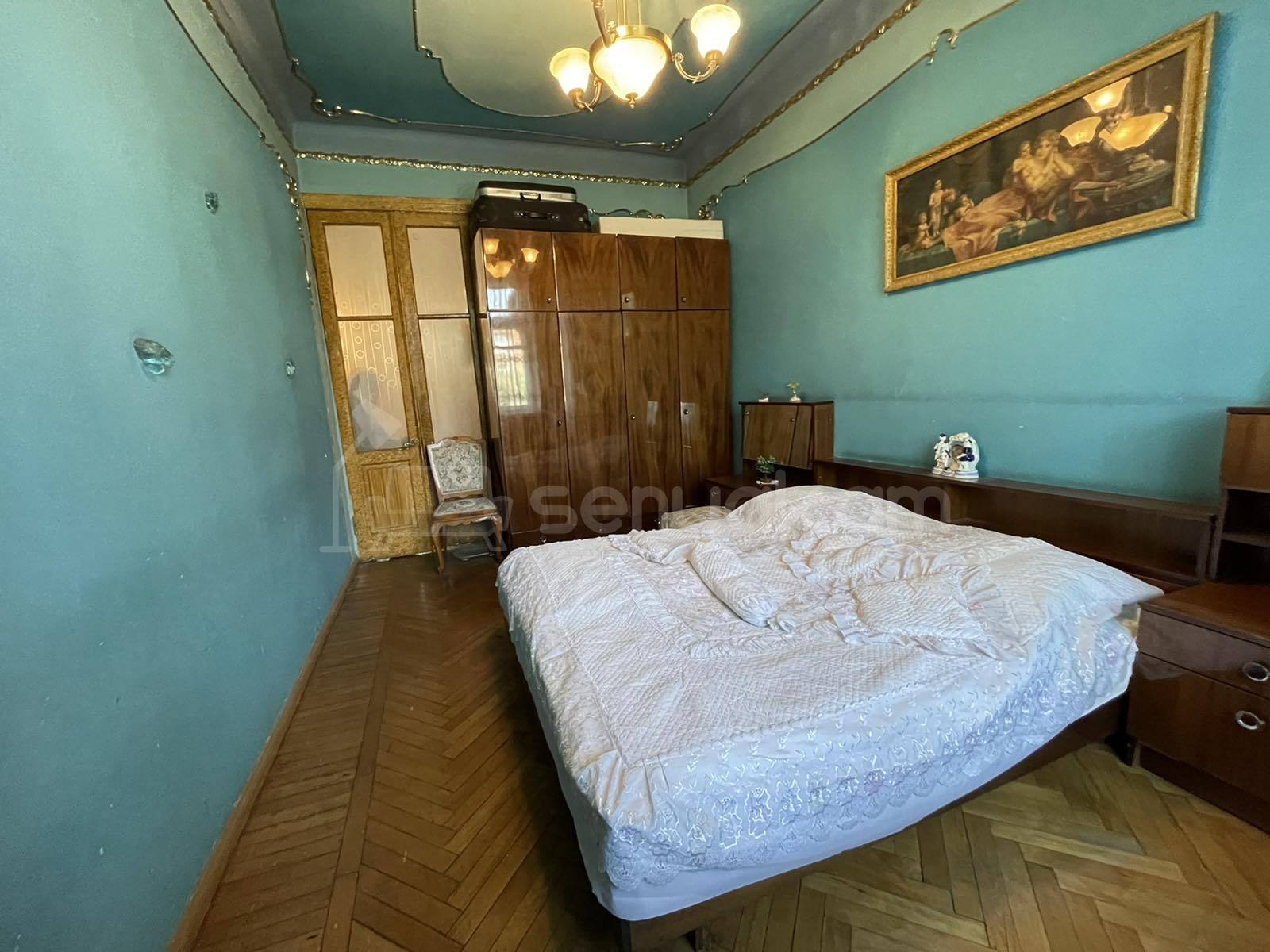 3 Սենյականոց Բնակարան Քարե Շենքում, 70քմ, 4/5 հարկ, Նորմալ Վիճակում