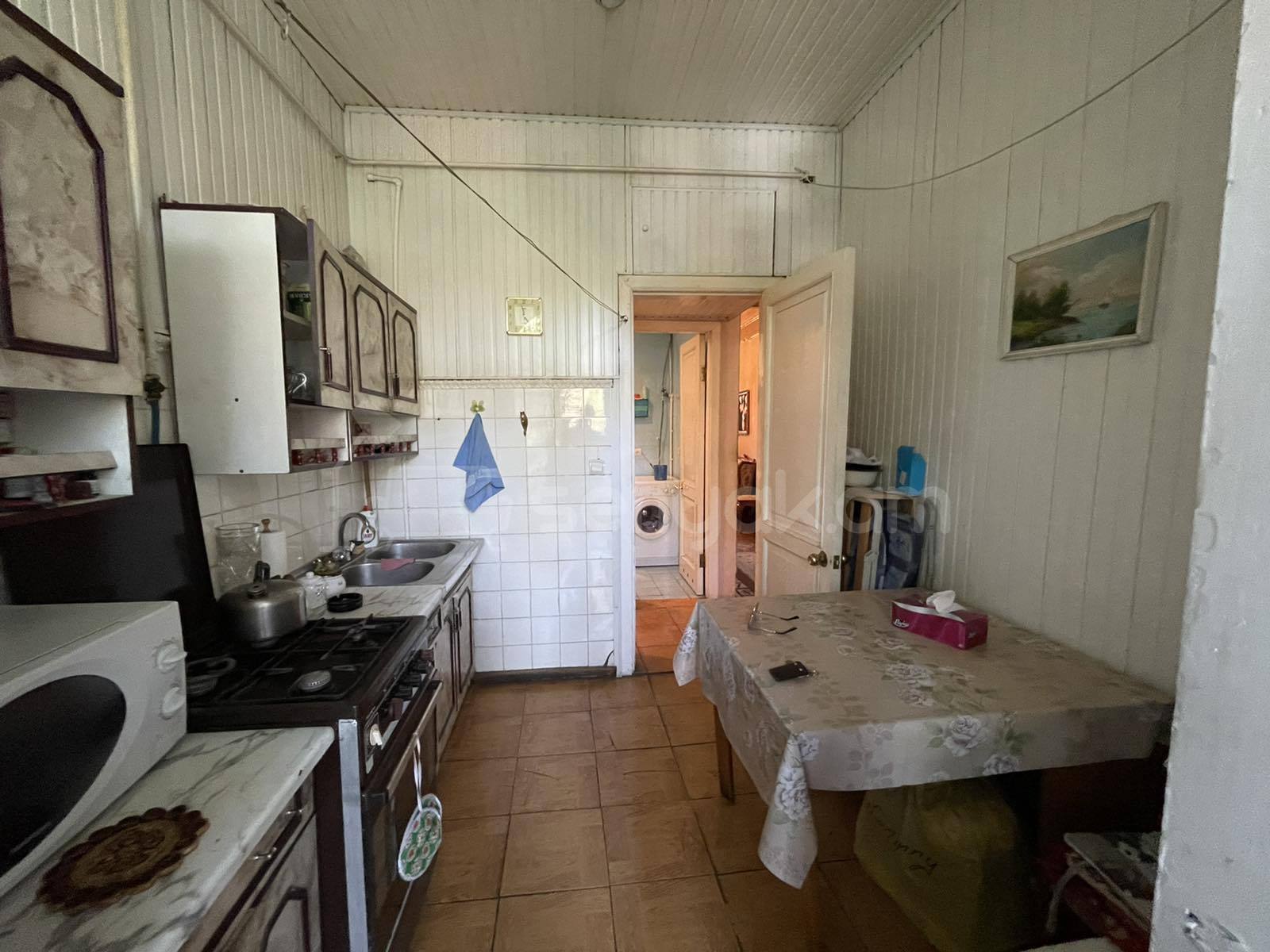 3 Սենյականոց Բնակարան Քարե Շենքում, 70քմ, 4/5 հարկ, Նորմալ Վիճակում