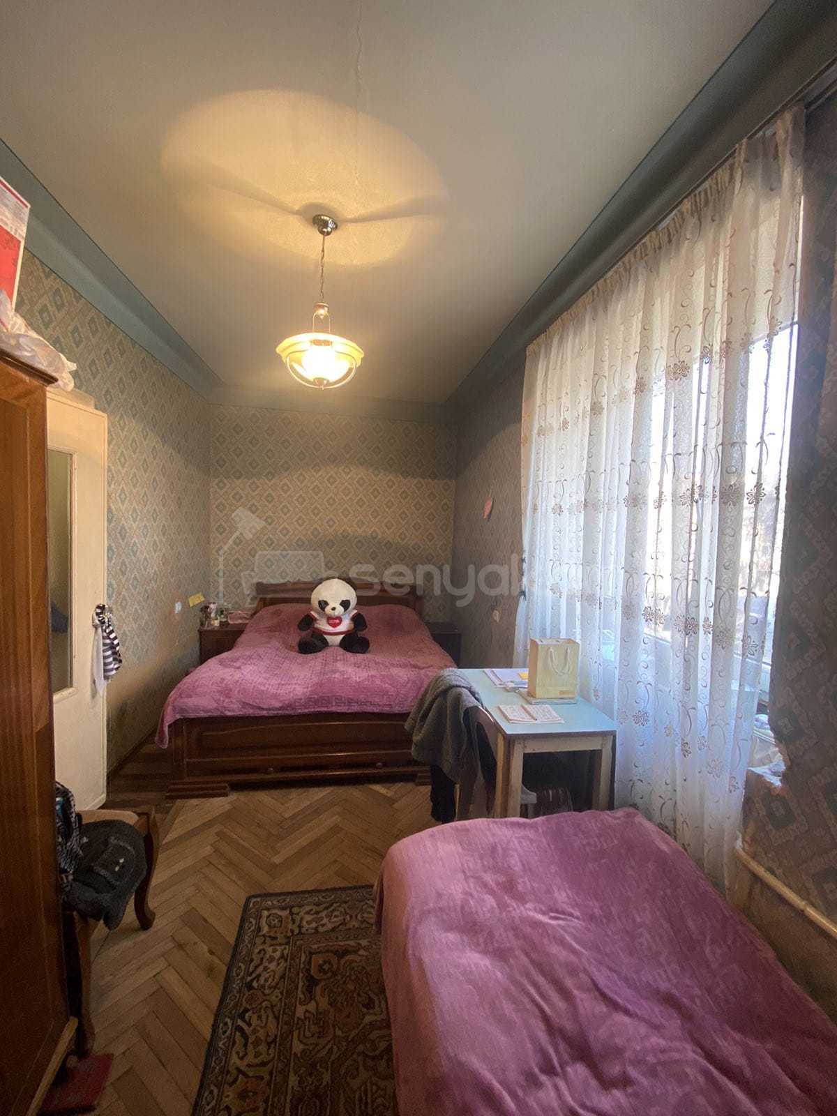 3 Սենյականոց Բնակարան Քարե Շենքում, 68քմ, 2/5 հարկ, Նորմալ Վիճակում, Կահավորված