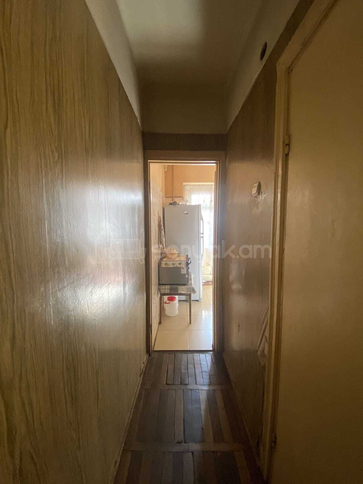 3 Սենյականոց Բնակարան Քարե Շենքում, 68քմ, 2/5 հարկ, Նորմալ Վիճակում, Կահավորված
