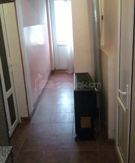 1 Սենյականոց Բնակարան Քարե Շենքում, 40քմ, 5/5 հարկ, Պետական Վիճակում